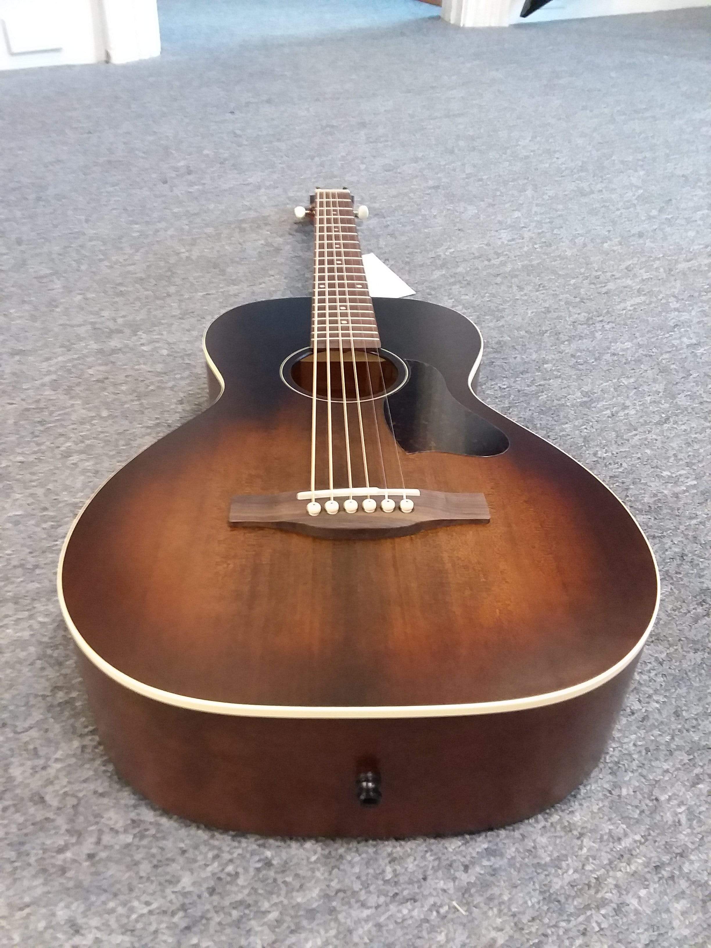 Art Lutherie Roadhouse Parlor Bourbon Burst Solid Spruce Top