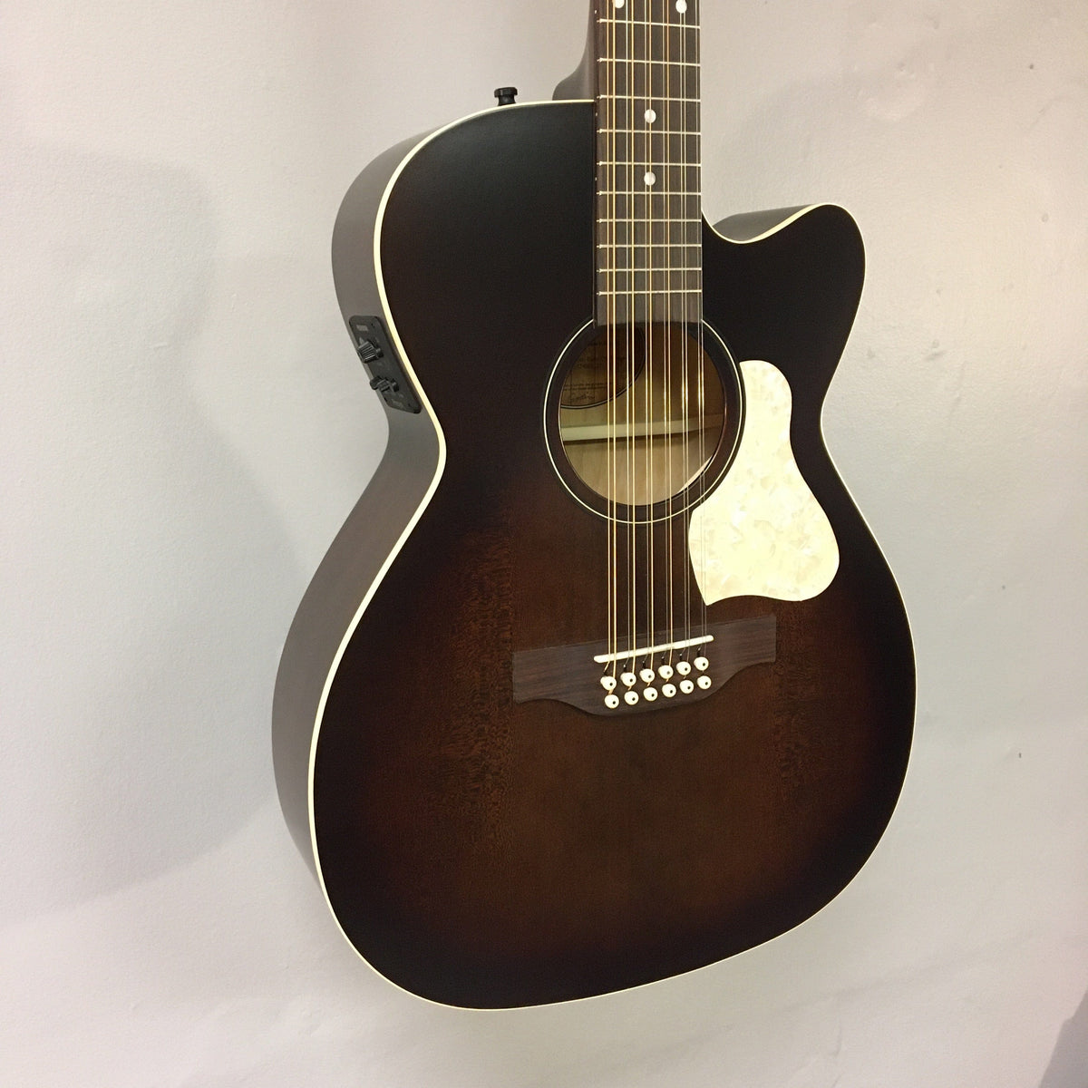 Art &amp; Lutherie Legacy CW 12-String Guitars on Main