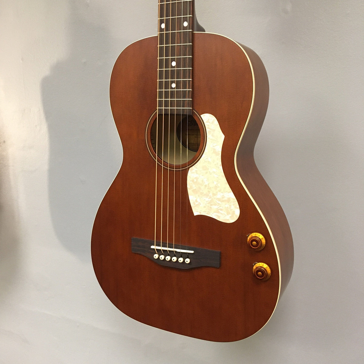 Art &amp; Lutherie Roadhouse Q-Discrete Havana Brown Acoustic Guitar
