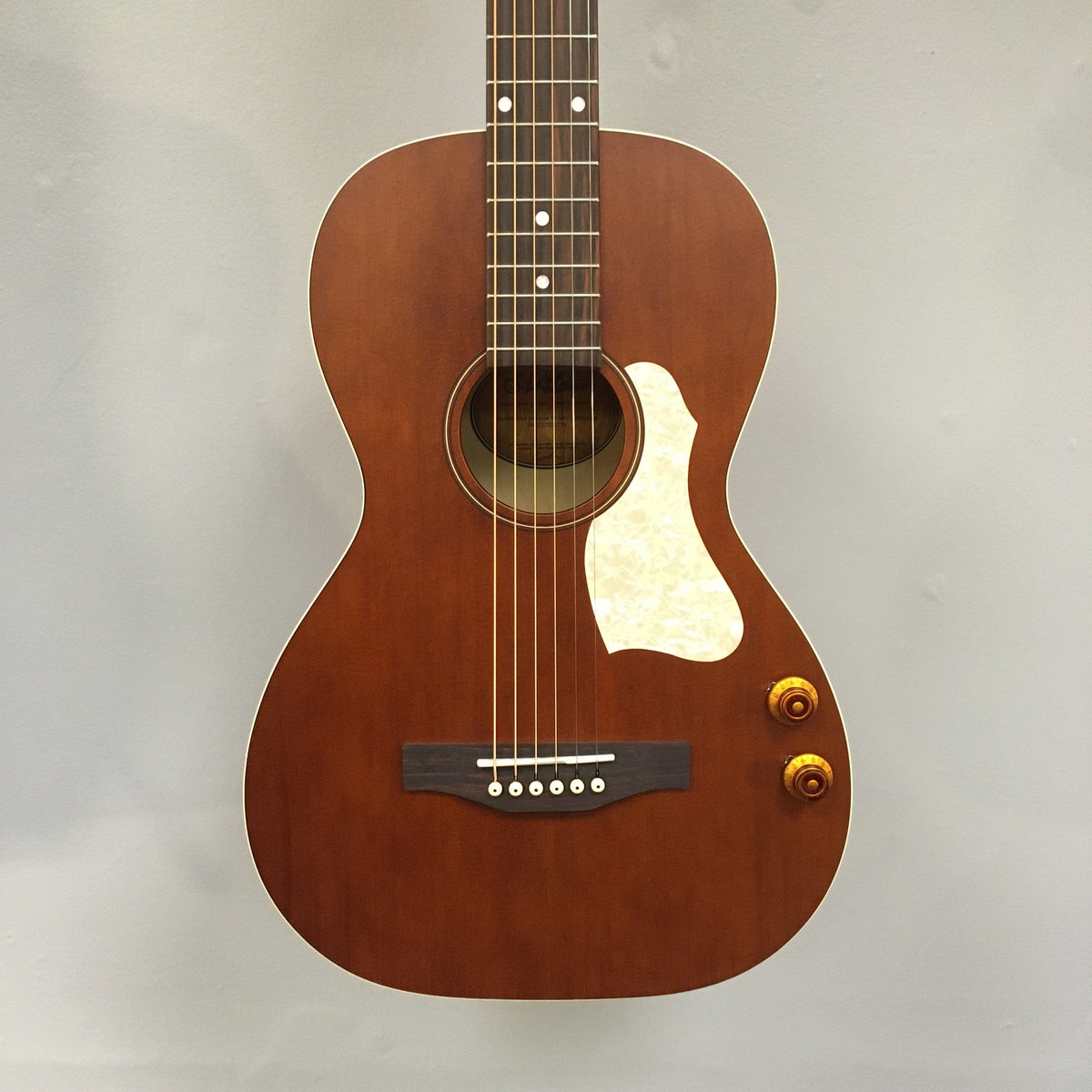 Art &amp; Lutherie Roadhouse Q-Discrete Havana Brown Acoustic Guitar