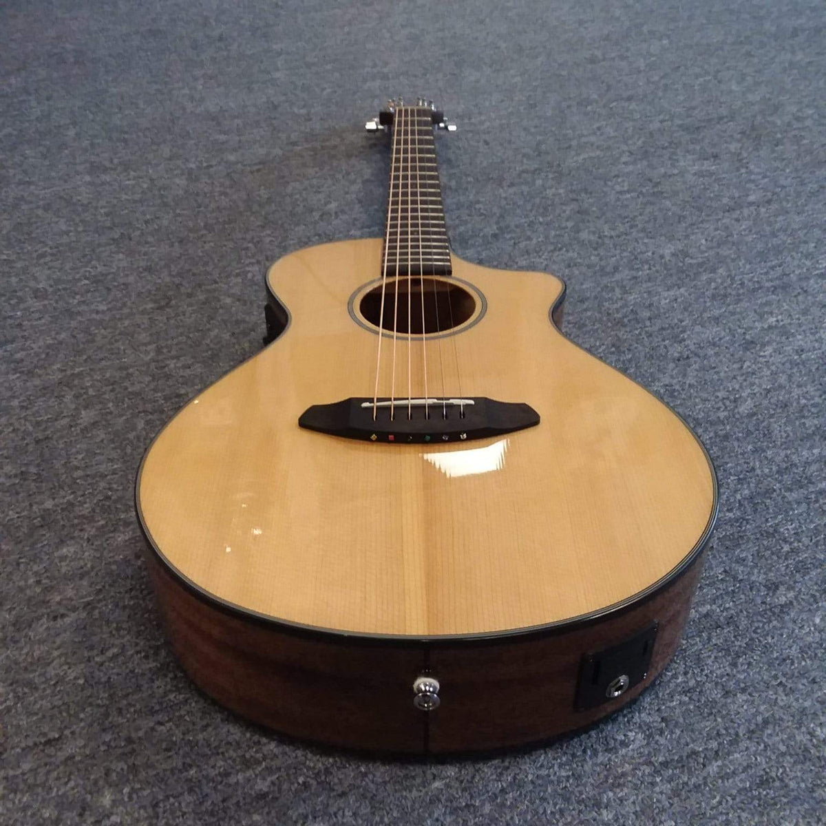 Breedlove Discovery Companion CE Sitka Mahogany Guitars...