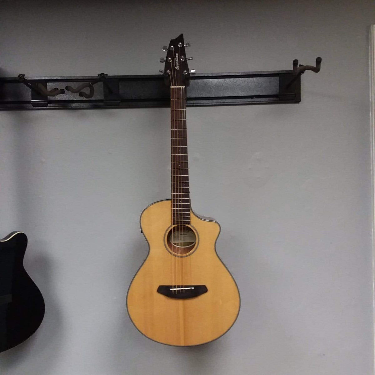 Breedlove Discovery Companion CE Sitka Mahogany Guitars...