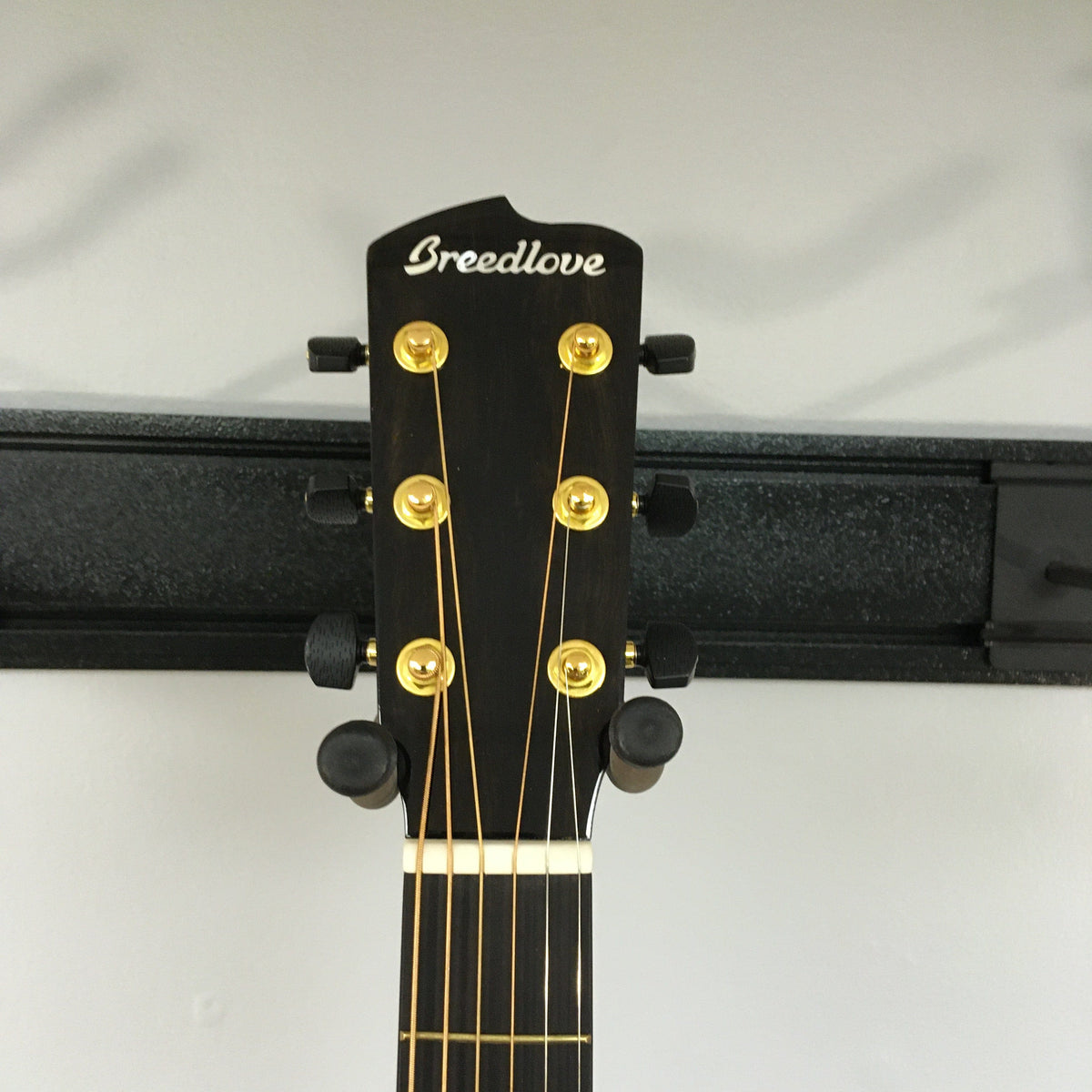 Breedlove Performer Concerto Bourbon CE B-Stock Guitars...