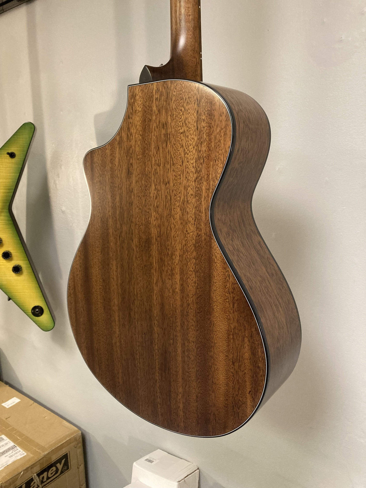 Breedlove Wildwood Concert Satin Whiskey Burst CE B-Stock