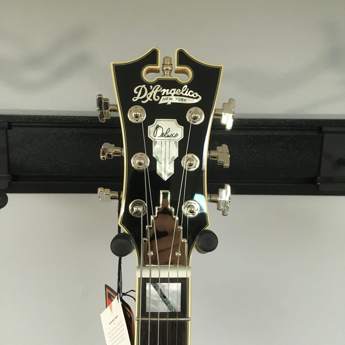 D&#39;Angelico Deluxe Atlantic Electric Guitar w/case Guitars...