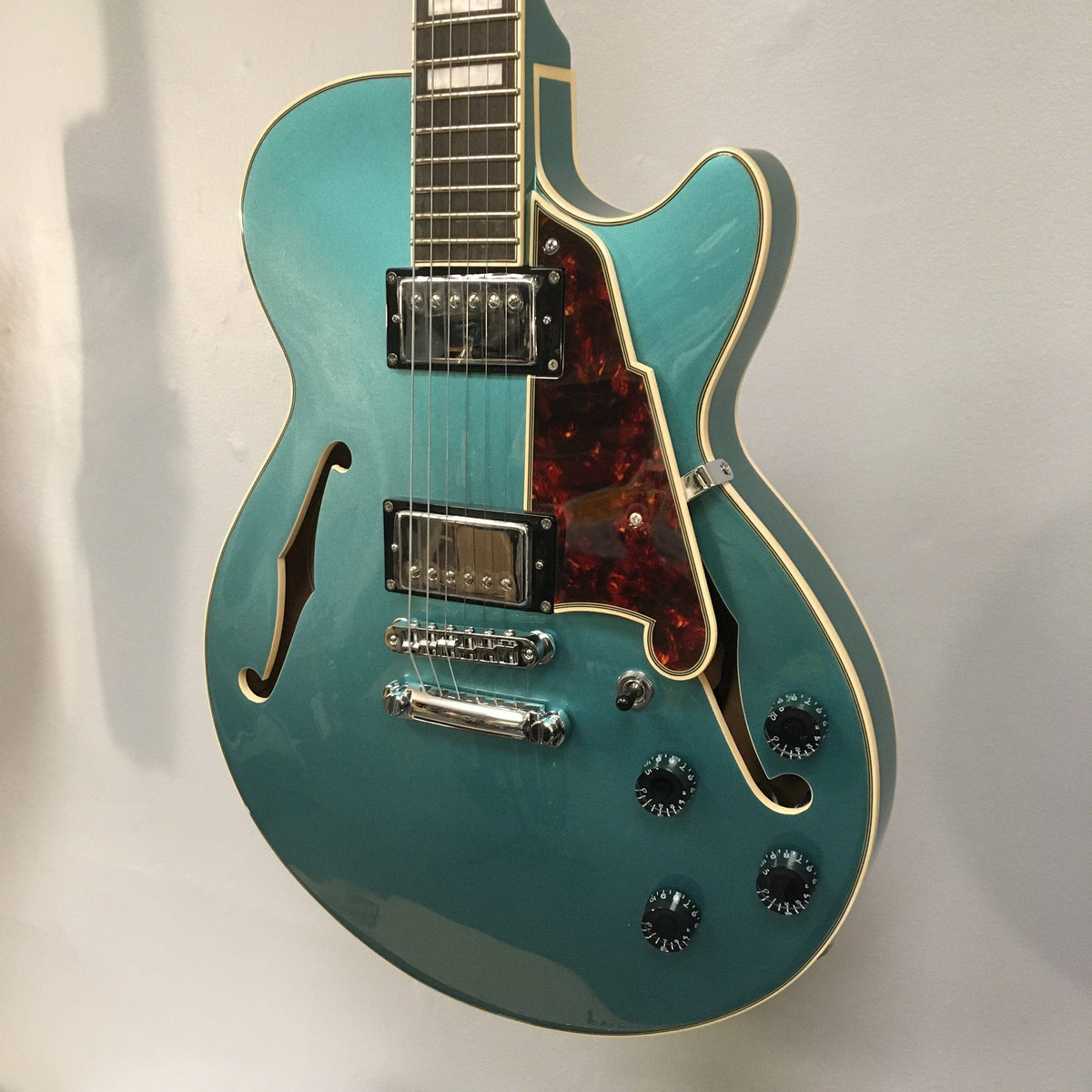 D&#39;Angelico Premier SS Semi-Hollow Guitar Guitars on Main