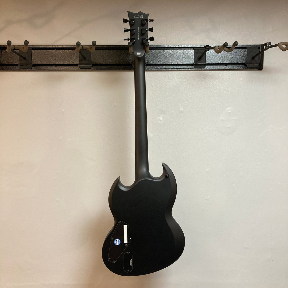 ESP LTD Viper-1000 Baritone Black Satin