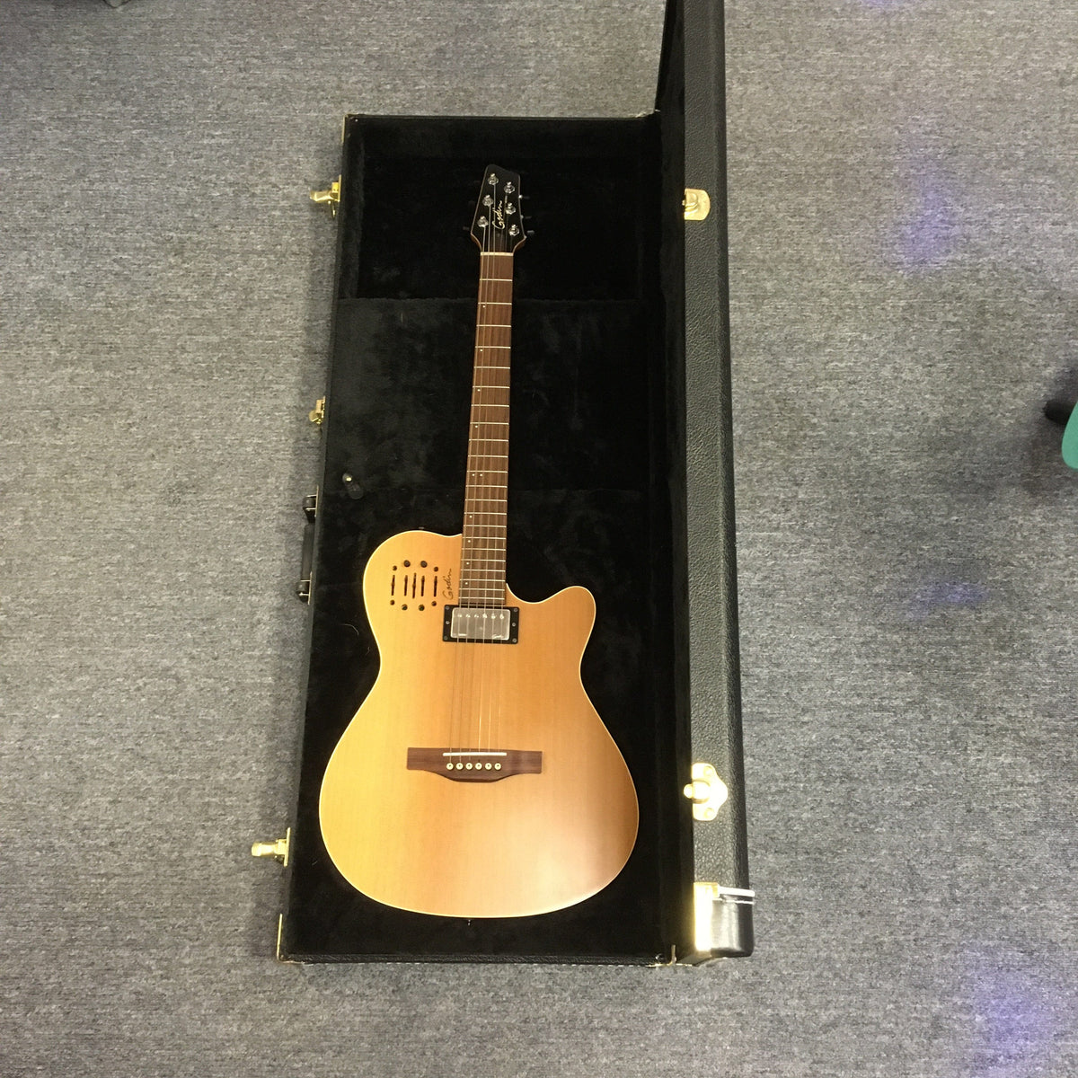 Godin A6 Ultra Natural SG w/Case Guitars on Main