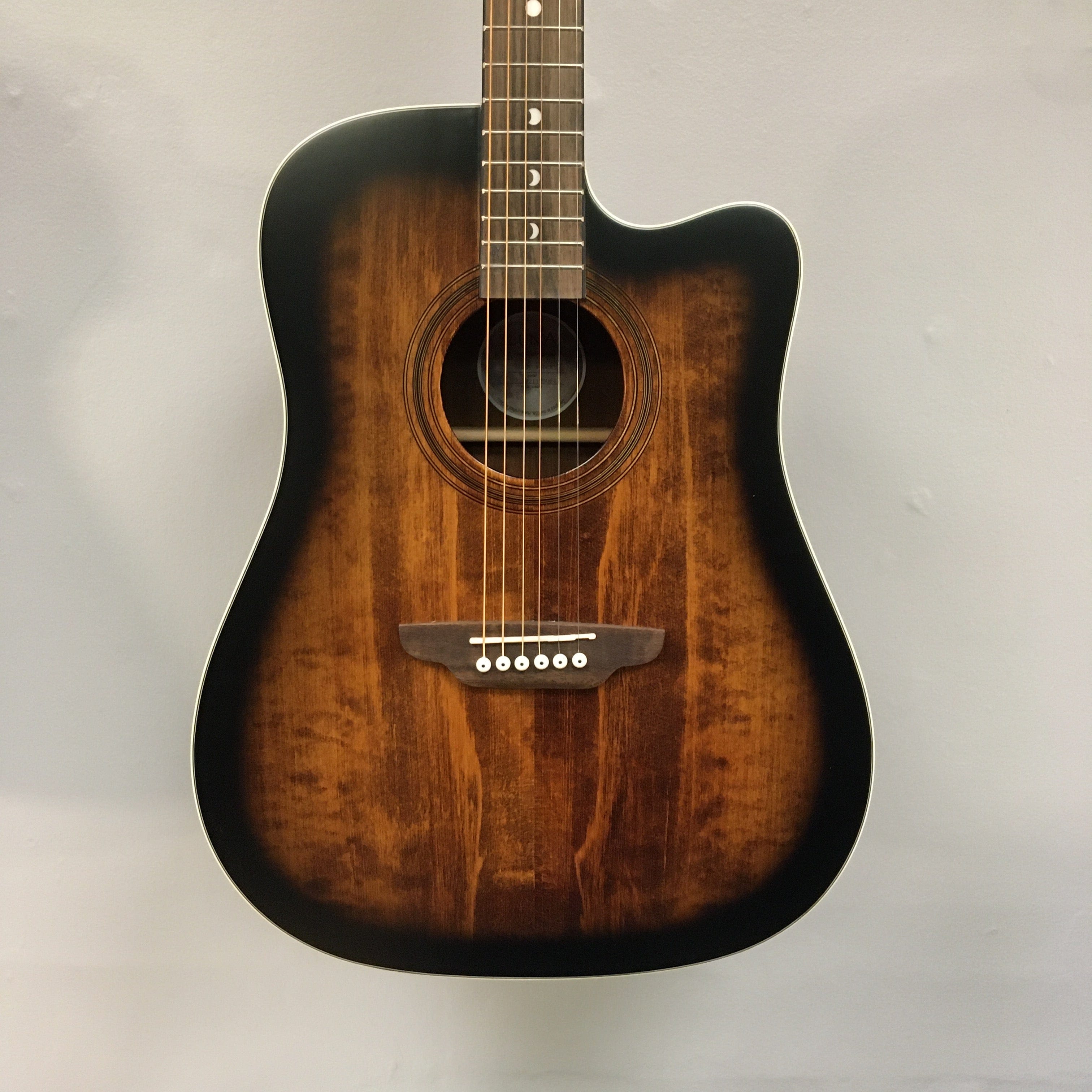 Luna guitars safari artist vintage travel top