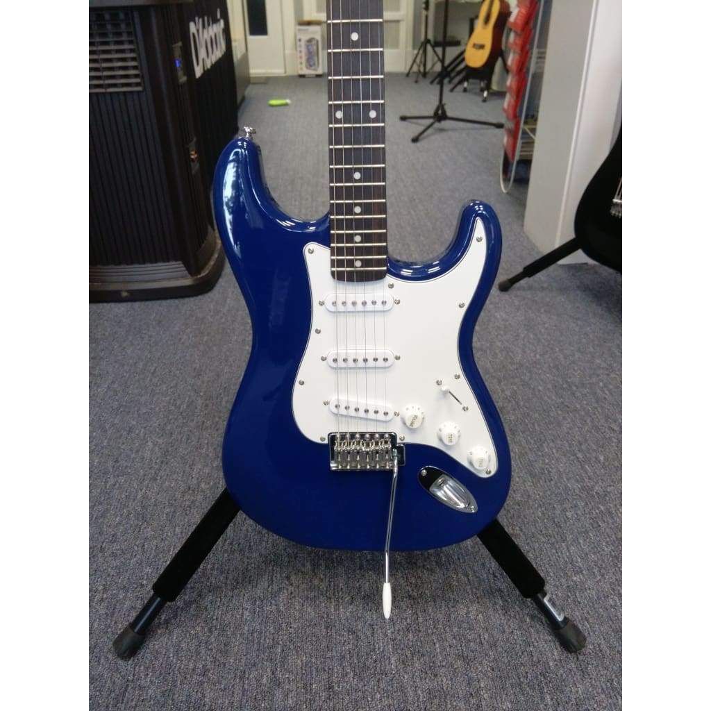 SILVERTONE SS15 STRAT STYLE BLUE (used) Guitars on Main
