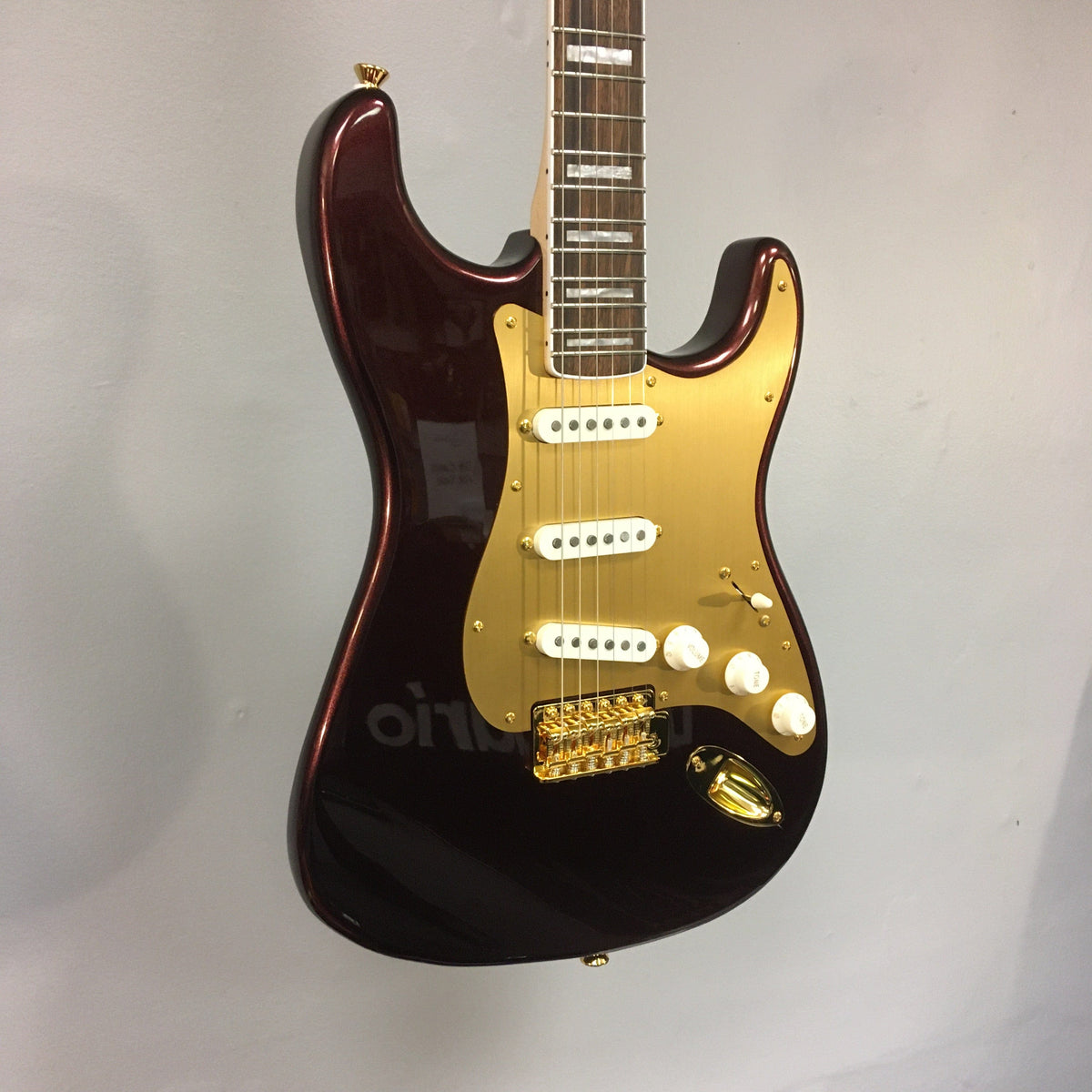 Squier 40th Anniversary Gold Edition Stratocaster Ruby Red Metallic Refurb