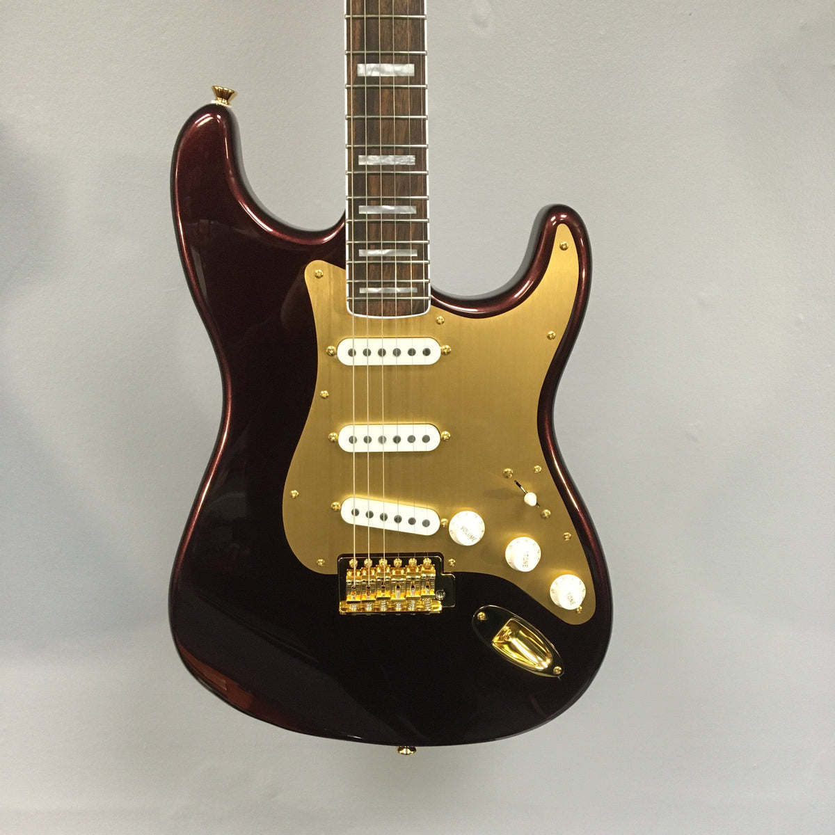 Squier 40th Anniversary Gold Edition Stratocaster Ruby Red Metallic Refurb