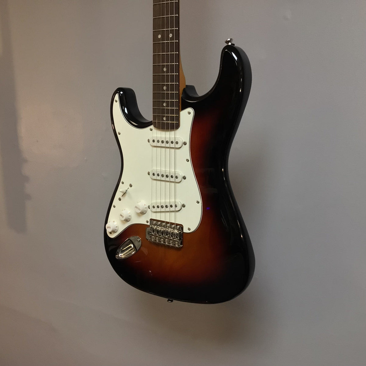 Squier Classic Vibe &#39;60s Stratocaster Left-handed 3-Color Sunburst Refurb