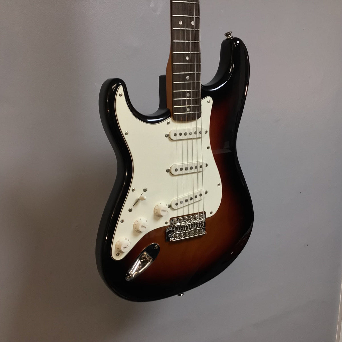 Squier Classic Vibe &#39;60s Stratocaster Left-handed 3-Color Sunburst Refurb