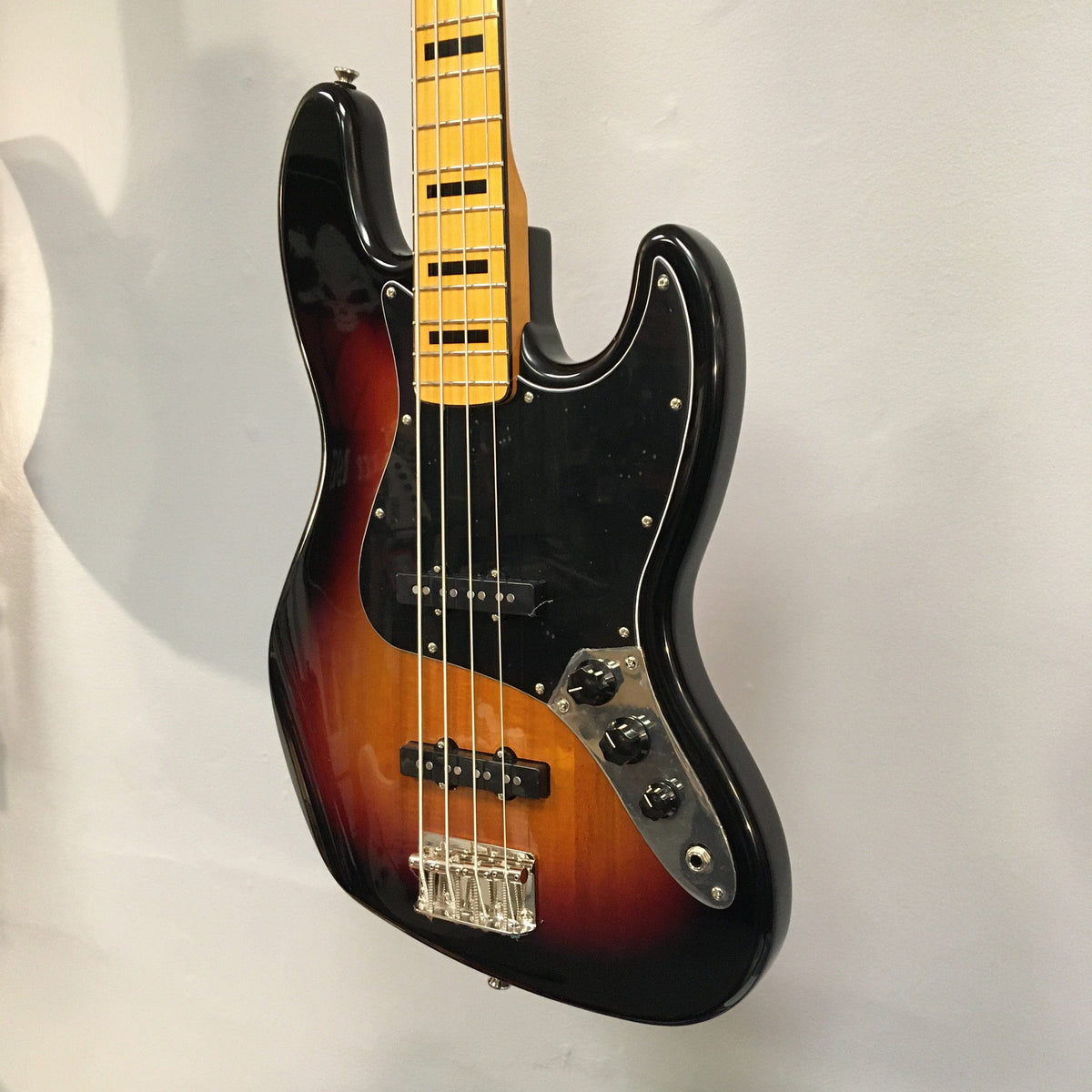 Squier Classic Vibe &#39;70s Jazz Bass - 3-Tone Sunburst