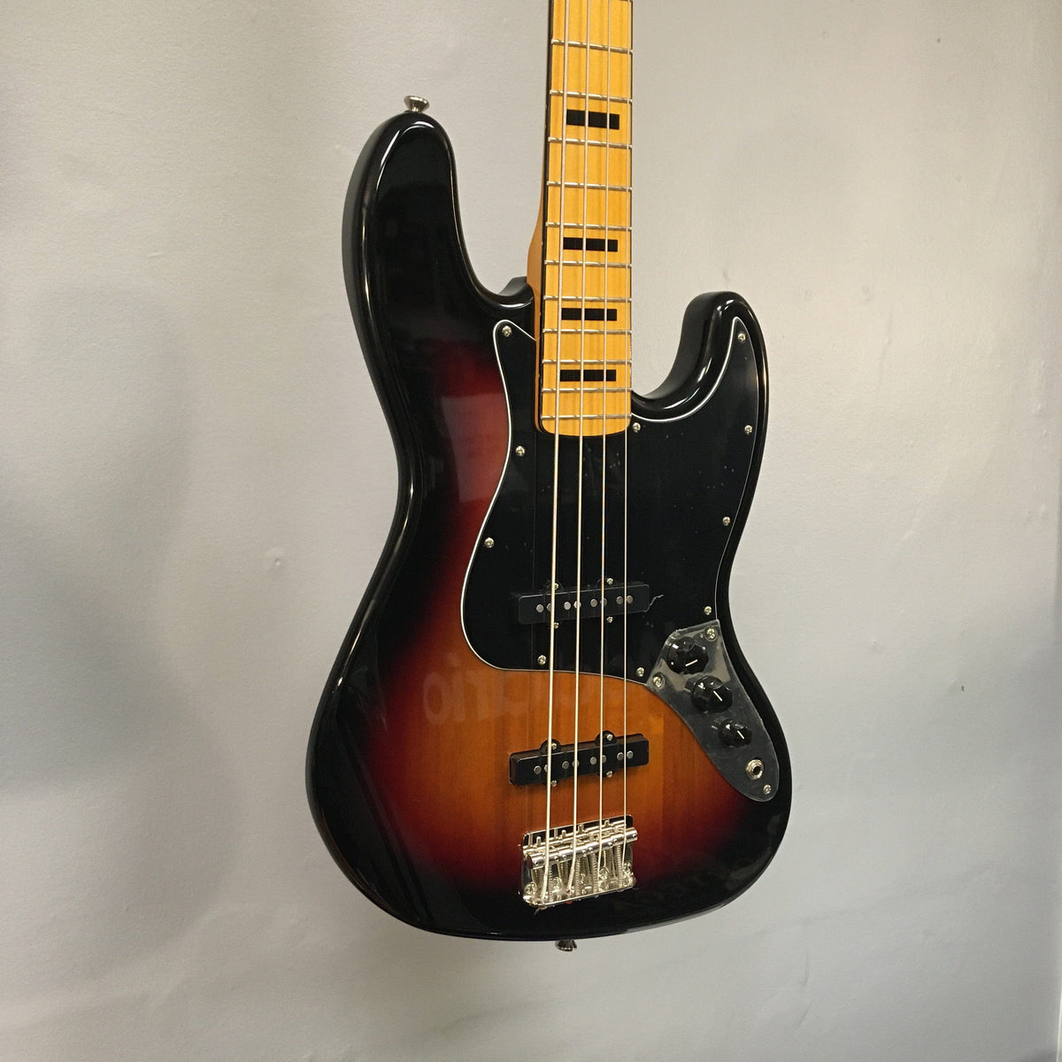 Squier Classic Vibe &#39;70s Jazz Bass - 3-Tone Sunburst