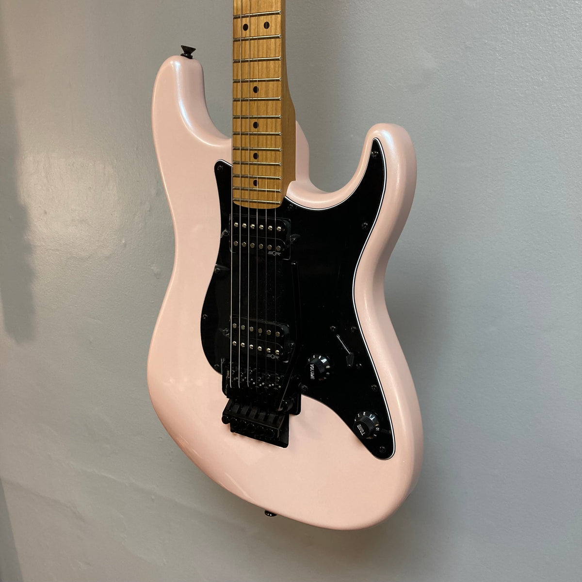 Squier Contemporary Stratocaster Floyd Rose Shell Pink Pearl Used