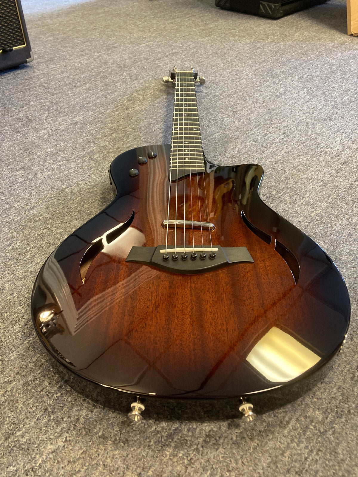 Taylor T5z Classic Deluxe Gloss Shaded Edge Burst Guitars...
